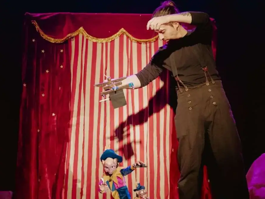 Marionetas de Zorro Gallego: «El Espectáculo de los Fenómenos Ambulantes»