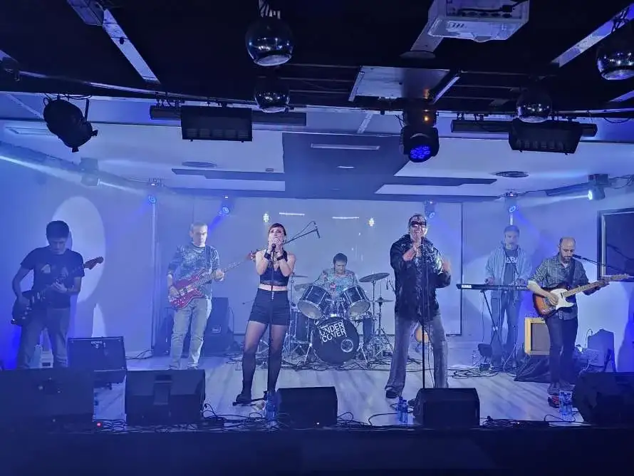 Begoña. UNDERCOVER (Rock & Pop)