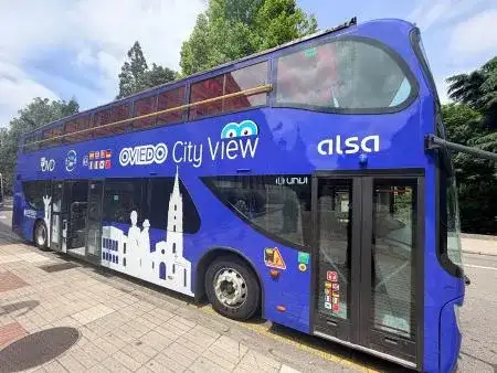 Oviedo city view: autobús turístico