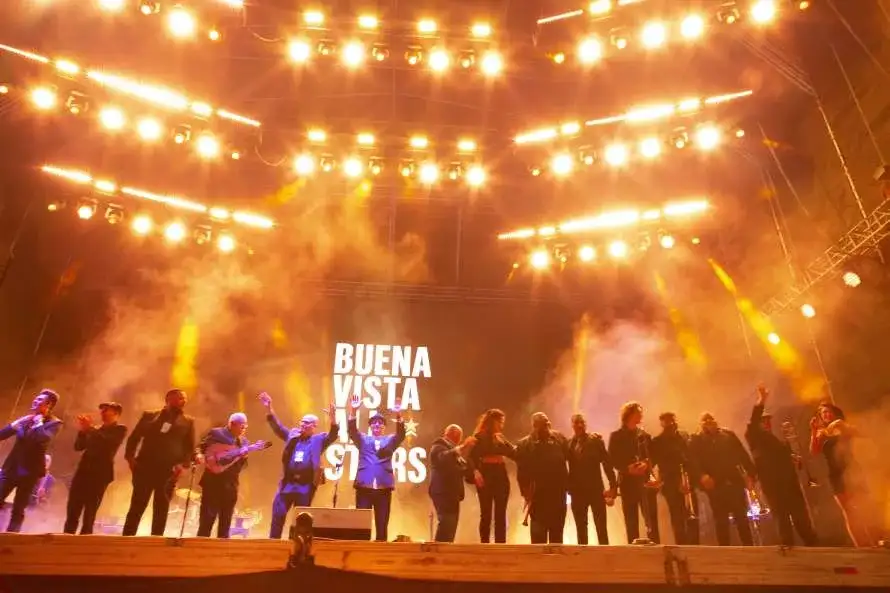 BUENA VISTA ALL STARS. Plaza mayor