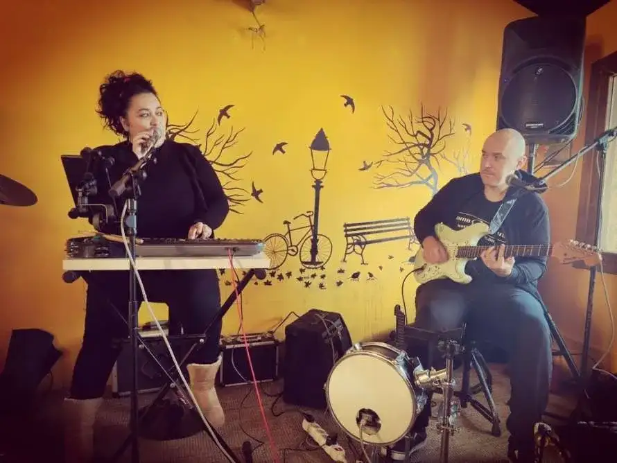 Plaza tres de abril. Cover planet (pop rock)