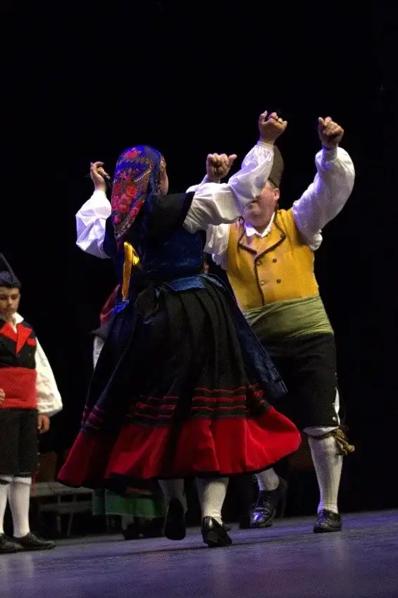 Se celebra en la pola el II alcuentru folclórico de Siero