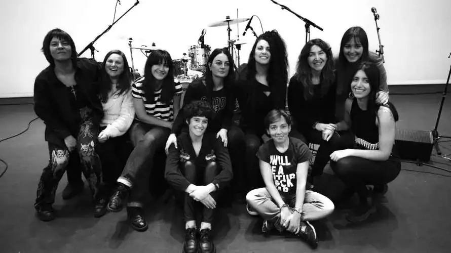 Plaza mayor. GIRLS TO THE FRONT