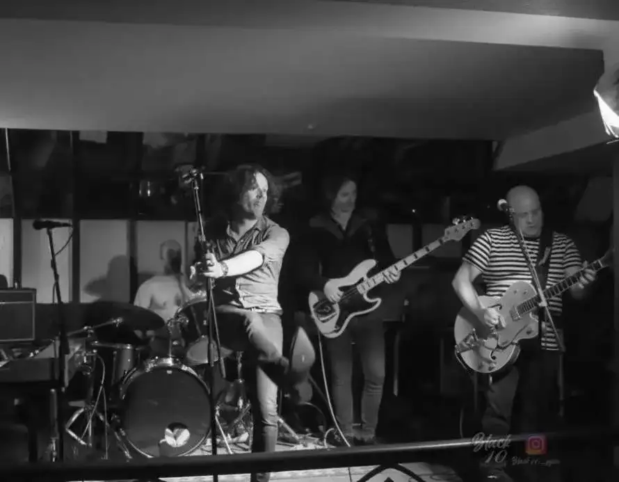 Begoña. SUPERSIDERS. (Garage rock)