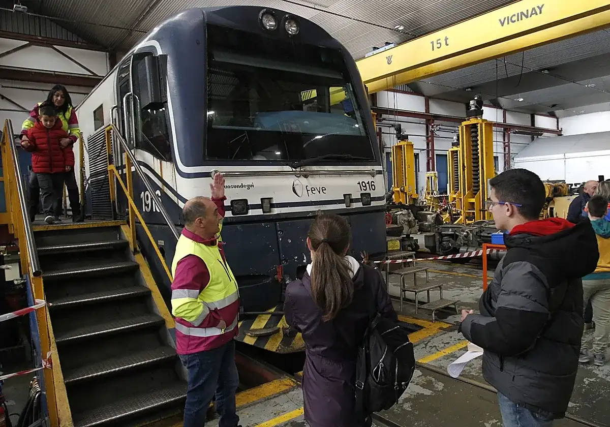 Puertas abiertas en los talleres de renfe en El Berrón