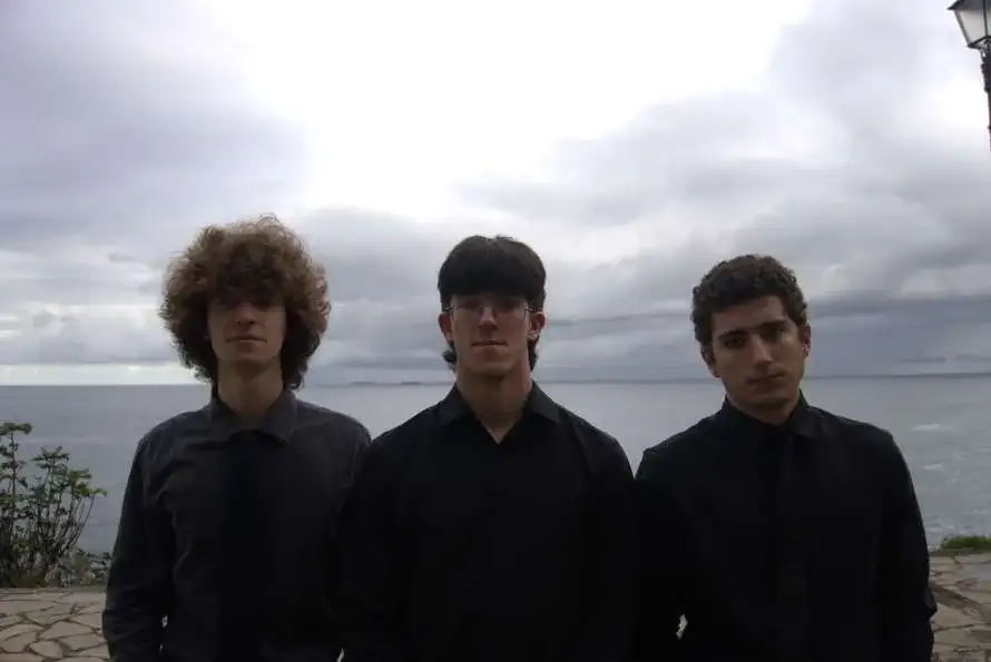 Begoña. TESELA. (Rock, pop rock, funky)