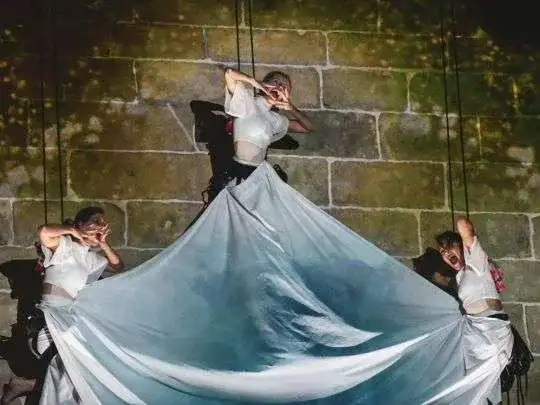 Danza vertical. GEURE(r)a, harrobi dantza bertikala